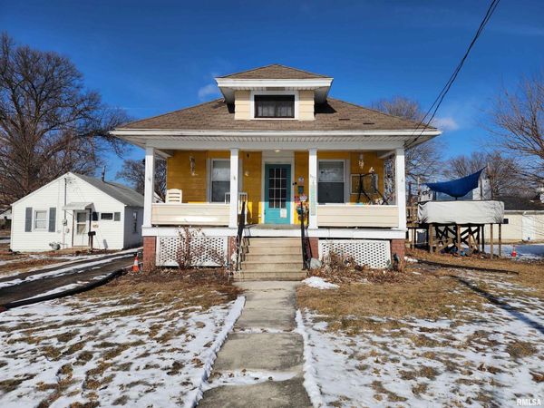 857 E 4TH Street, Galesburg, IL 61401