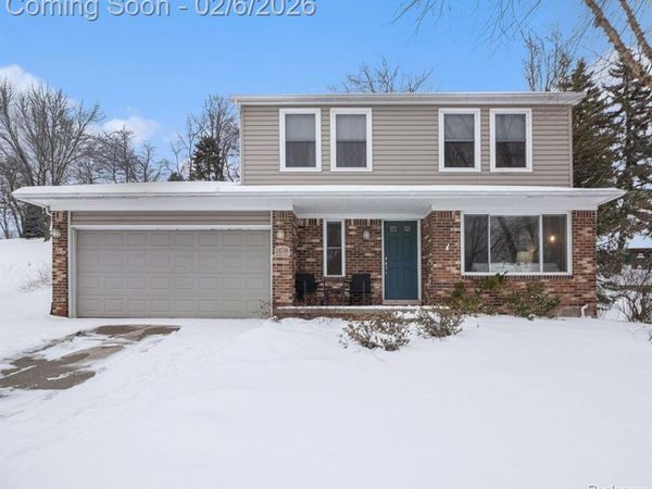 24516 Simmons Drive, Novi, MI 48374