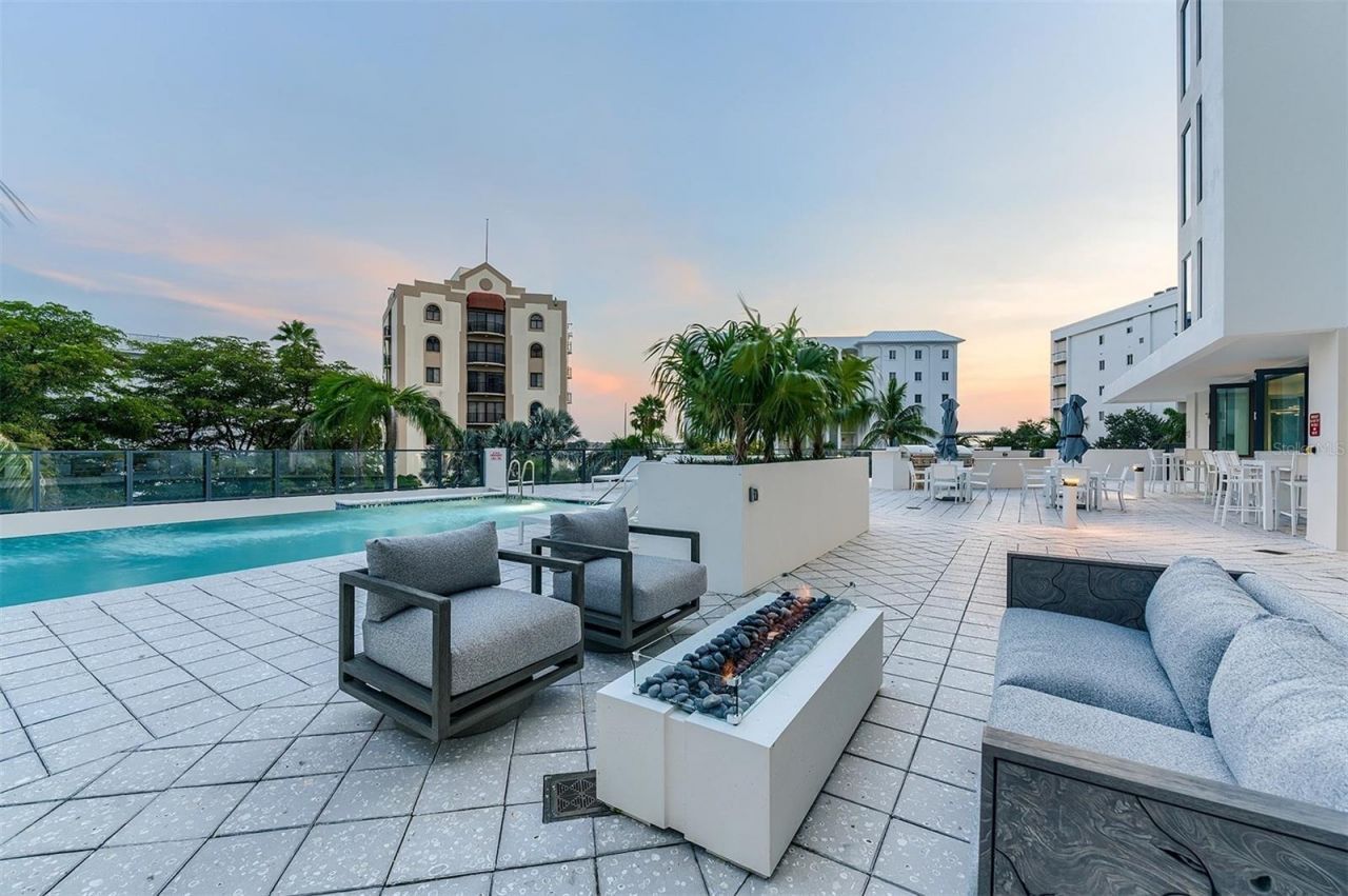 325 Golden Gate Point, Unit 604, Sarasota, FL 34236 Photo