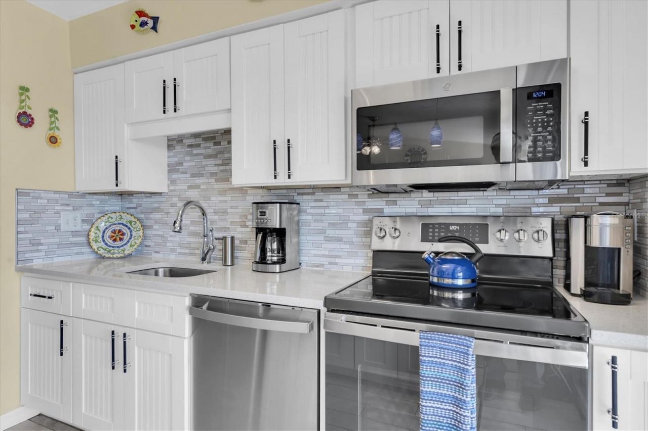 3601 E Bay Drive, Unit 206, Holmes Beach, FL 34217 Photo