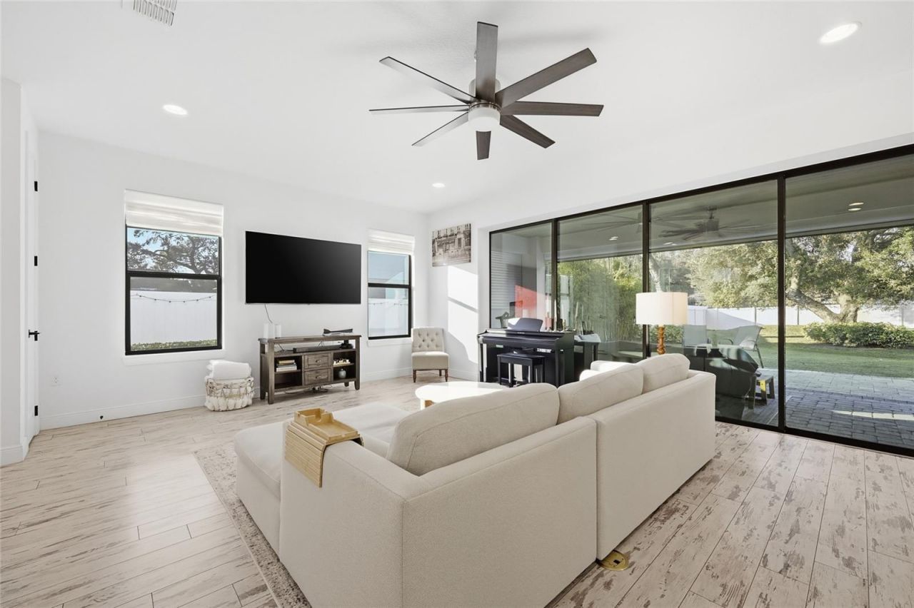 1033 Wilks Avenue, Orlando, FL 32809 Photo