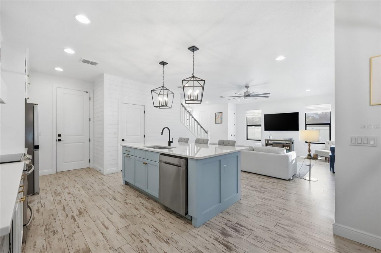 1033 Wilks Avenue, Orlando, FL 32809 Photo