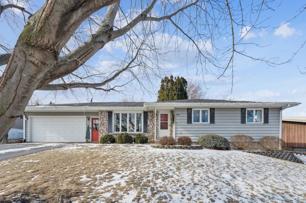 302 Baker Street, Fulton, IL 61252 Main Photo