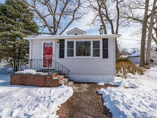 59 Webster Avenue, Ronkonkoma, NY 11779