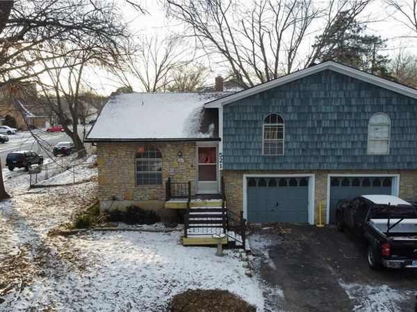 521 S Cardinal Drive, Olathe, KS 66062