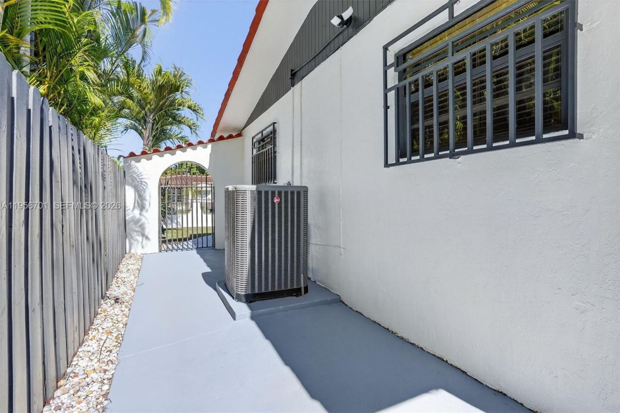 9410 SW 42nd St, Miami, FL 33165 Photo