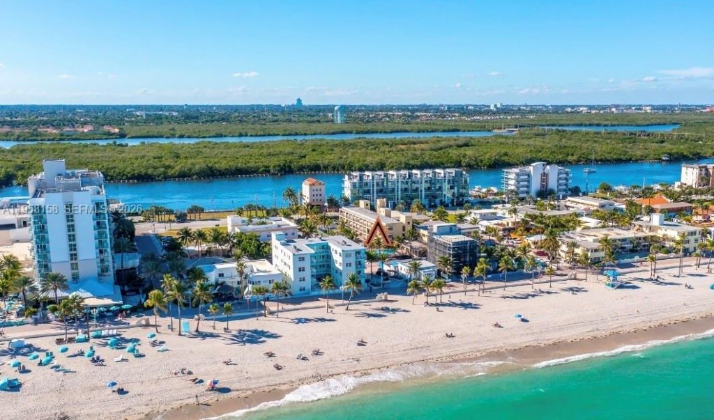 322 Harding St, Unit B203, Hollywood, FL 33019 Photo