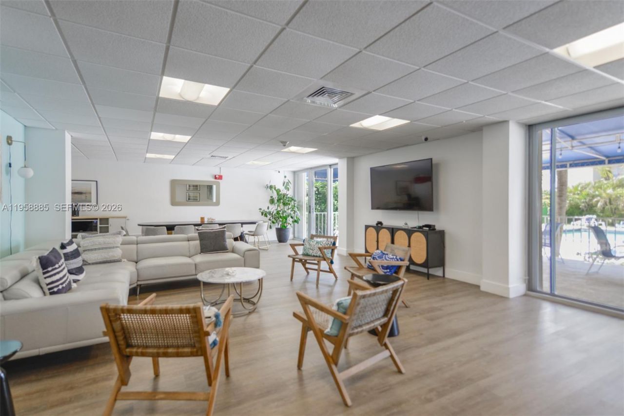 880 NE 69th St, Unit 2N, Miami, FL 33138 Photo