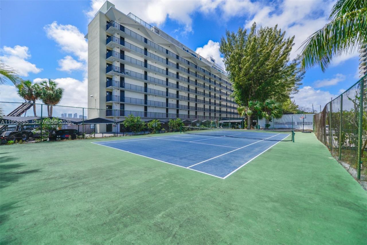 880 NE 69th St, Unit 2N, Miami, FL 33138 Photo