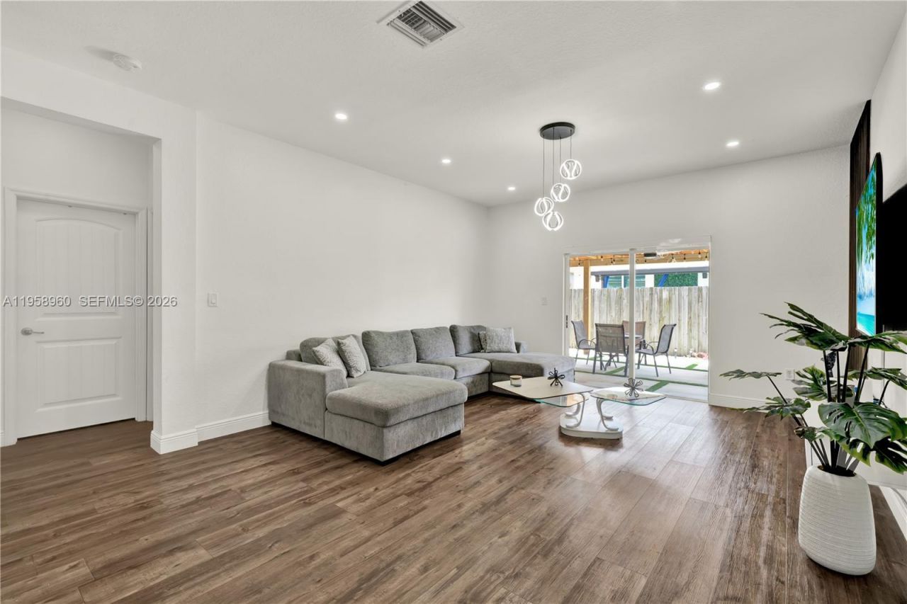 3472 NE 2nd St, Homestead, FL 33033 Photo