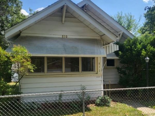 810 CAMLIN Avenue, Rockford, IL 61103