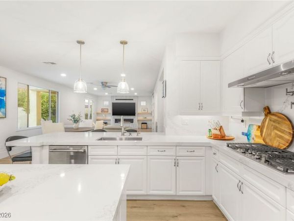 712 Proud Eagle Lane, Las Vegas, NV 89144