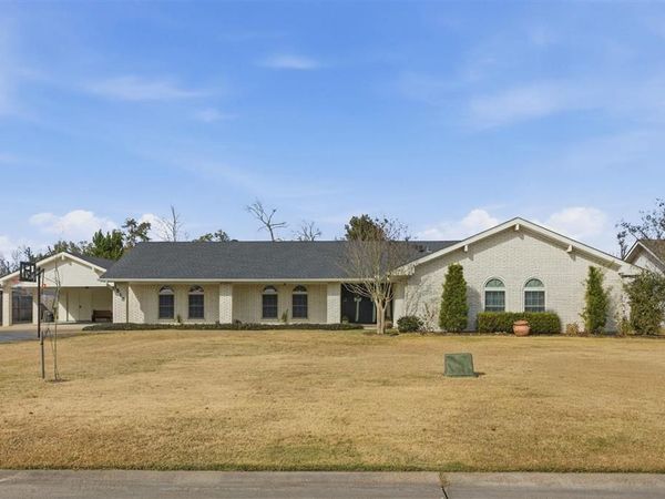 1518 S Chateau Circle S, Lake Charles, LA 70605