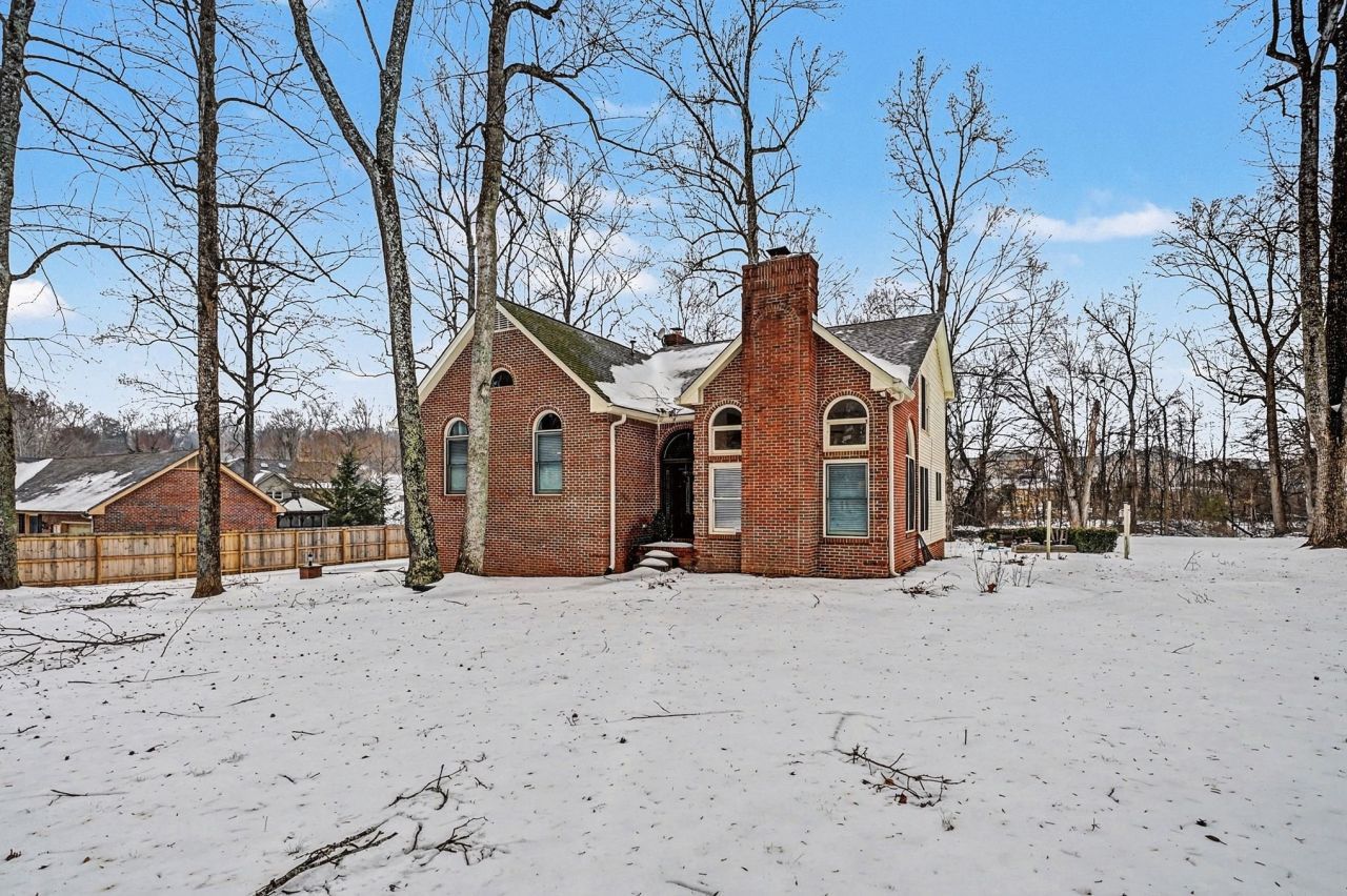 2202 Woodmont Dr, Springfield, TN 37172 Main Photo