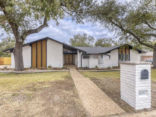 8702 Balcones Club DR, Austin, TX 78750