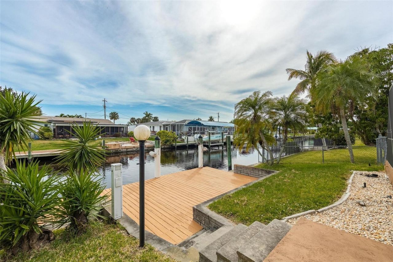 1719 W Bluewater Terrace, North Fort Myers, FL 33903 Photo