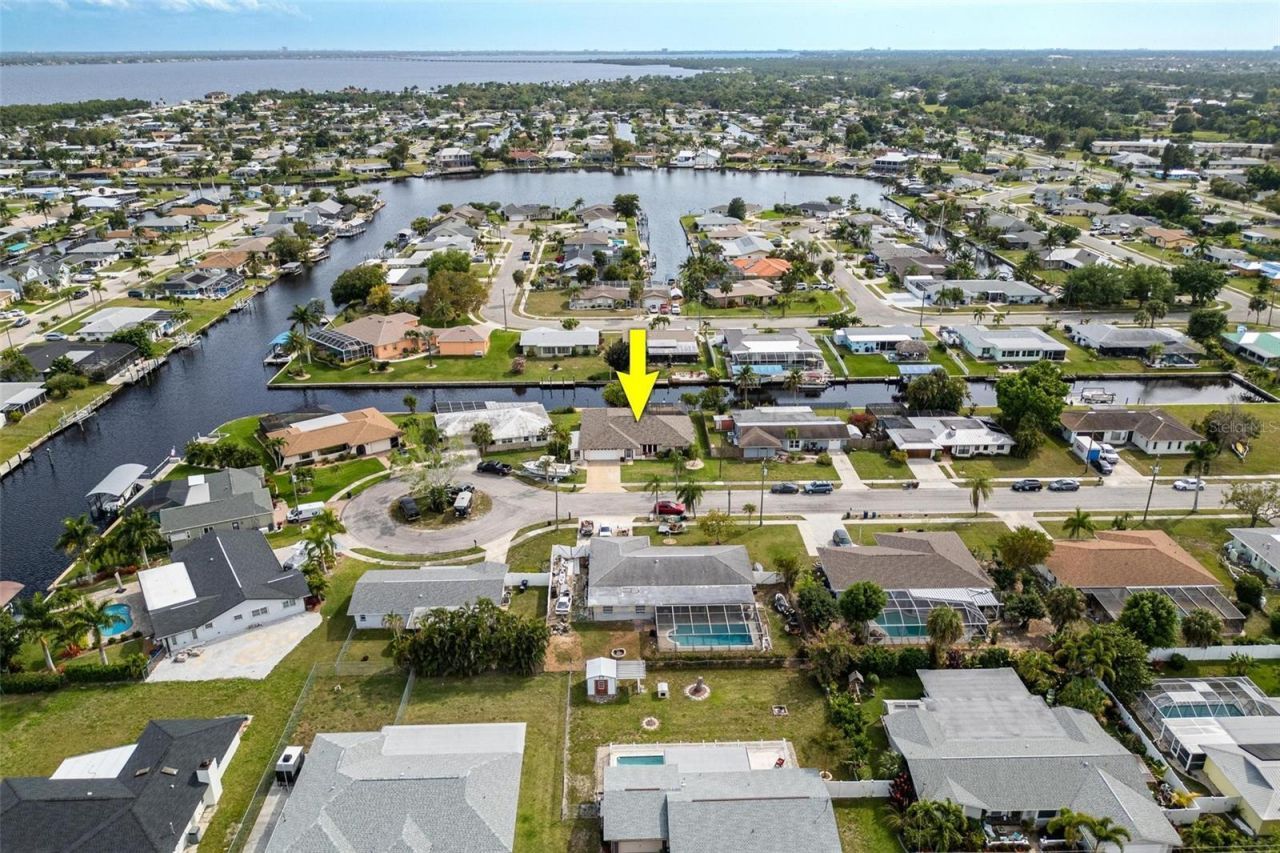 1719 W Bluewater Terrace, North Fort Myers, FL 33903 Photo