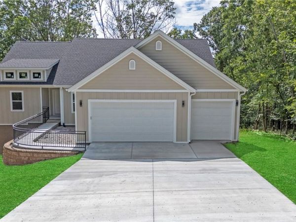 13 Hudson Lane, Bella Vista, AR 72715