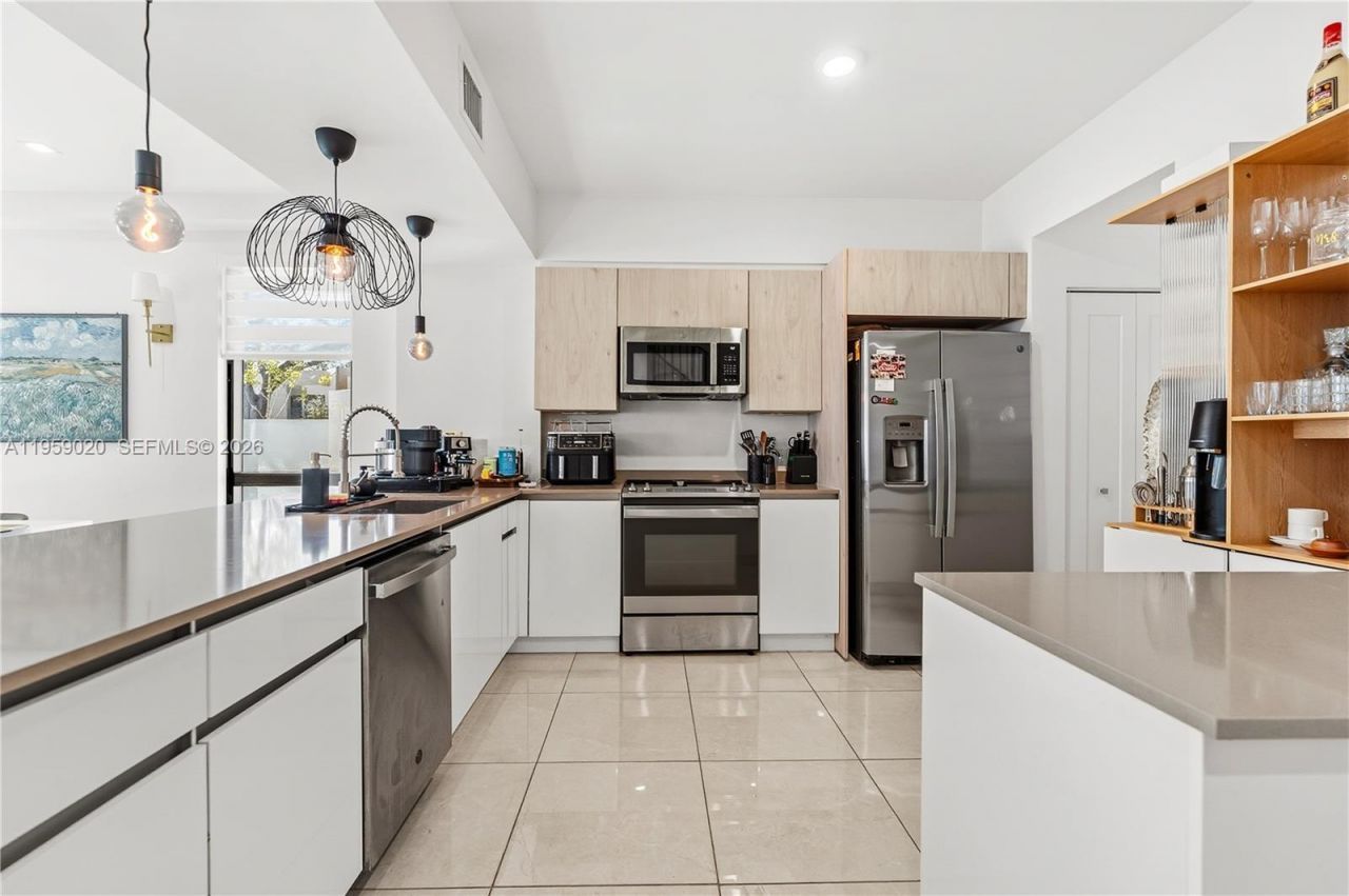 4150 N Oak Pl, Dania Beach, FL 33314 Main Photo
