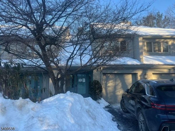 599 Apache Ct, Mahwah, NJ 07430