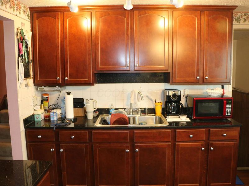 2251 Meridian Court, Columbus, OH 43232 Photo 3