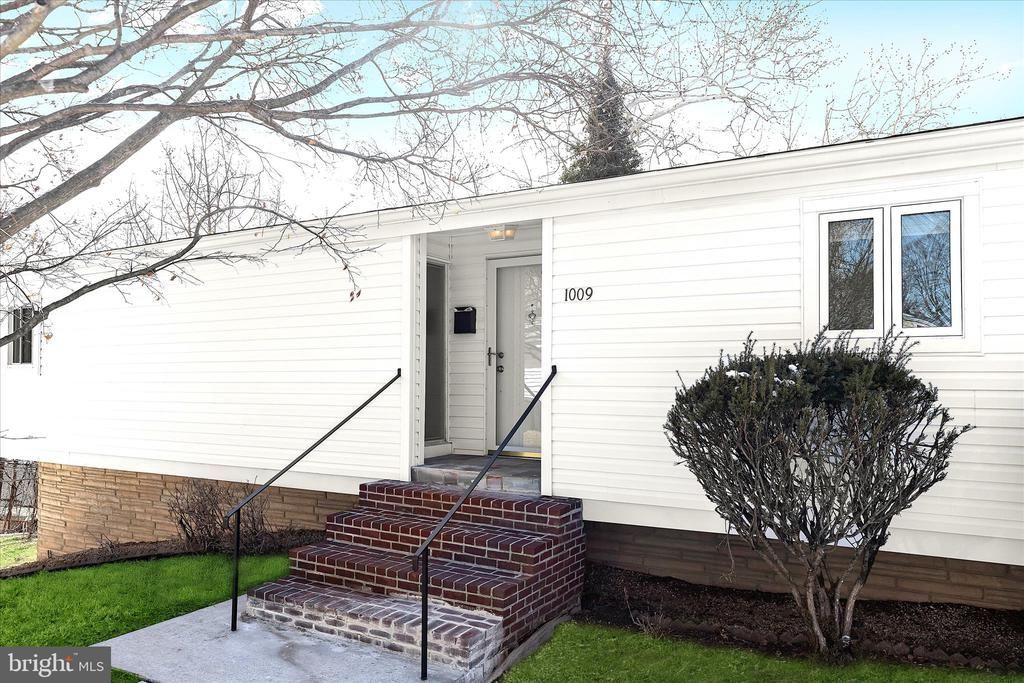 1009 Flagtree Lane, Baltimore, MD 21208 Main Photo