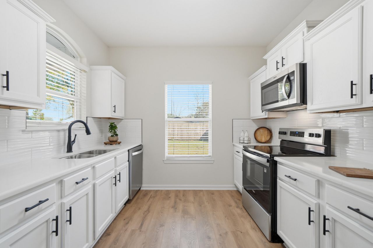 286 Jones Road, Crestview, FL 32536 Main Photo