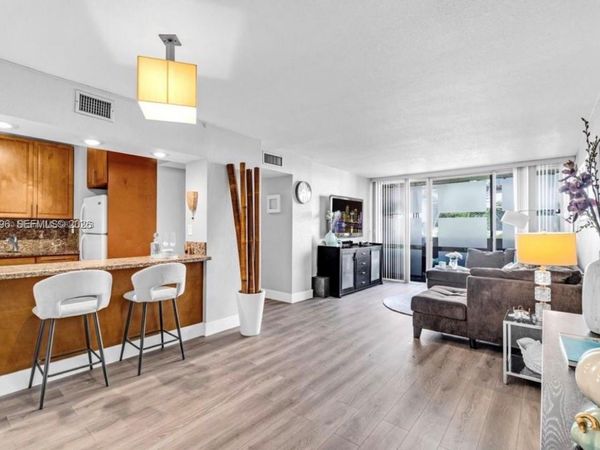 830 NW 87t ave , Unit 303, Miami, FL 33172