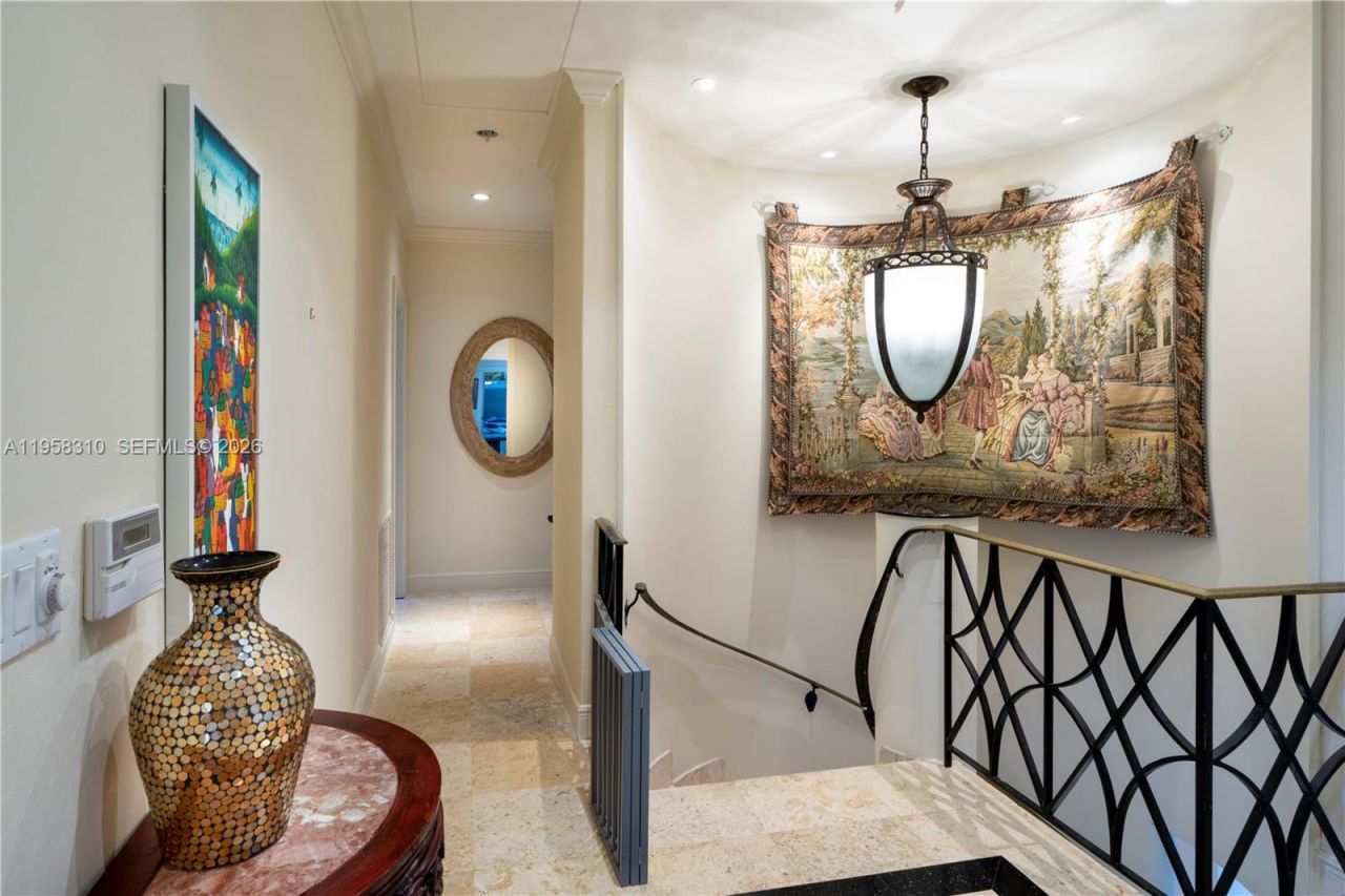 6465 Pinetree Drive Cir, Miami Beach, FL 33141 Photo