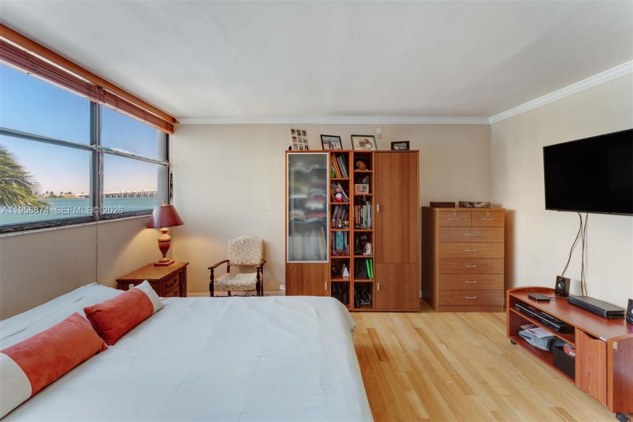 555 NE 30th St, Unit 201, Miami, FL 33137 Photo