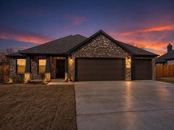 614 Kyle Drive, Tioga, TX 76271