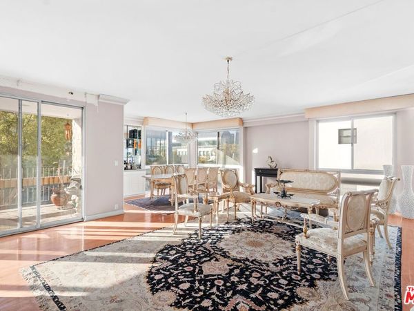 320 N Maple Drive, Unit 303, Beverly Hills, CA 90210