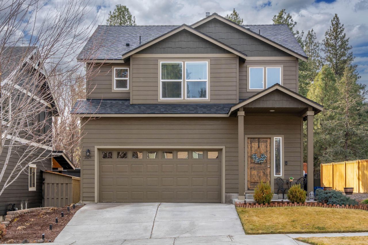 20297 SE Knightsbridge Place, Bend, OR 97702 Main Photo