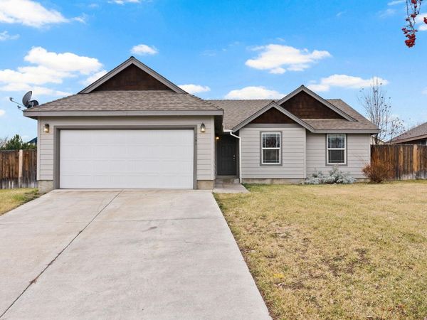 1151 NW 21st Place, Redmond, OR 97756