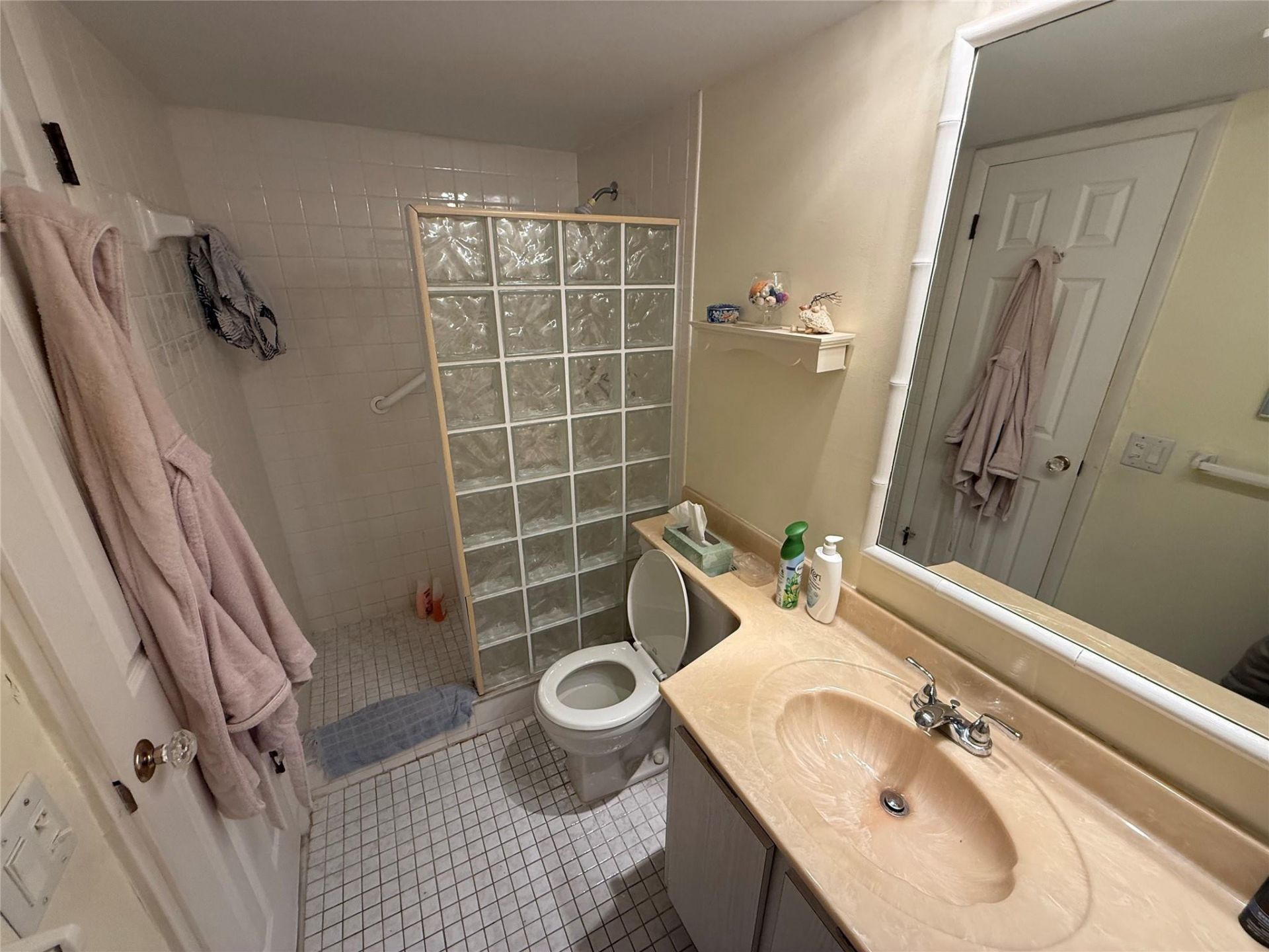 425 SE 11th Terrace, Unit 302, Dania Beach, FL 33004 Photo