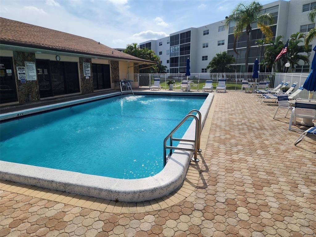 425 SE 11th Terrace, Unit 302, Dania Beach, FL 33004 Photo