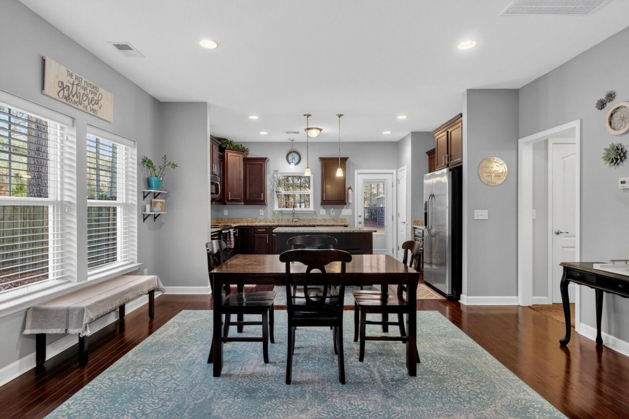 105 Perry Drive Photo 10