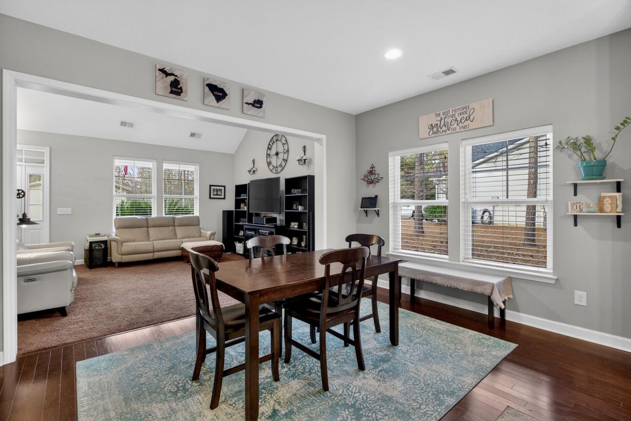 105 Perry Drive Photo 12