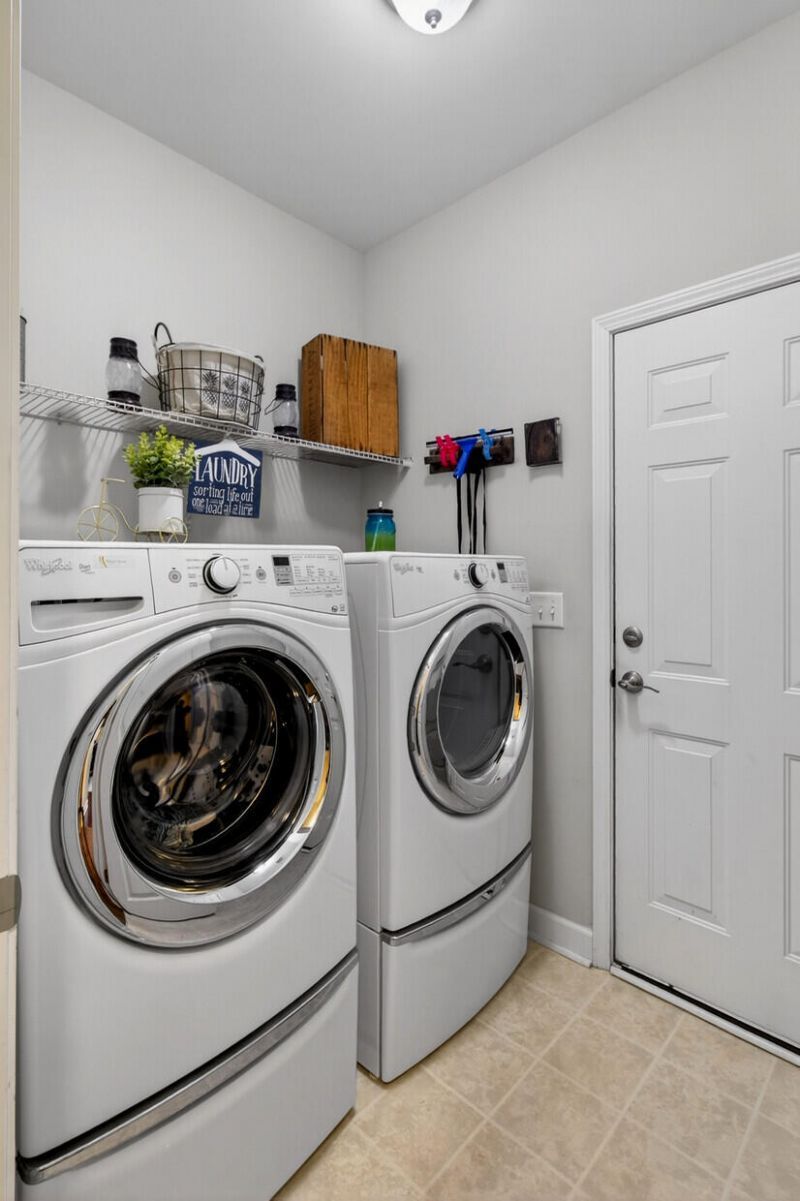 105 Perry Drive Photo 18