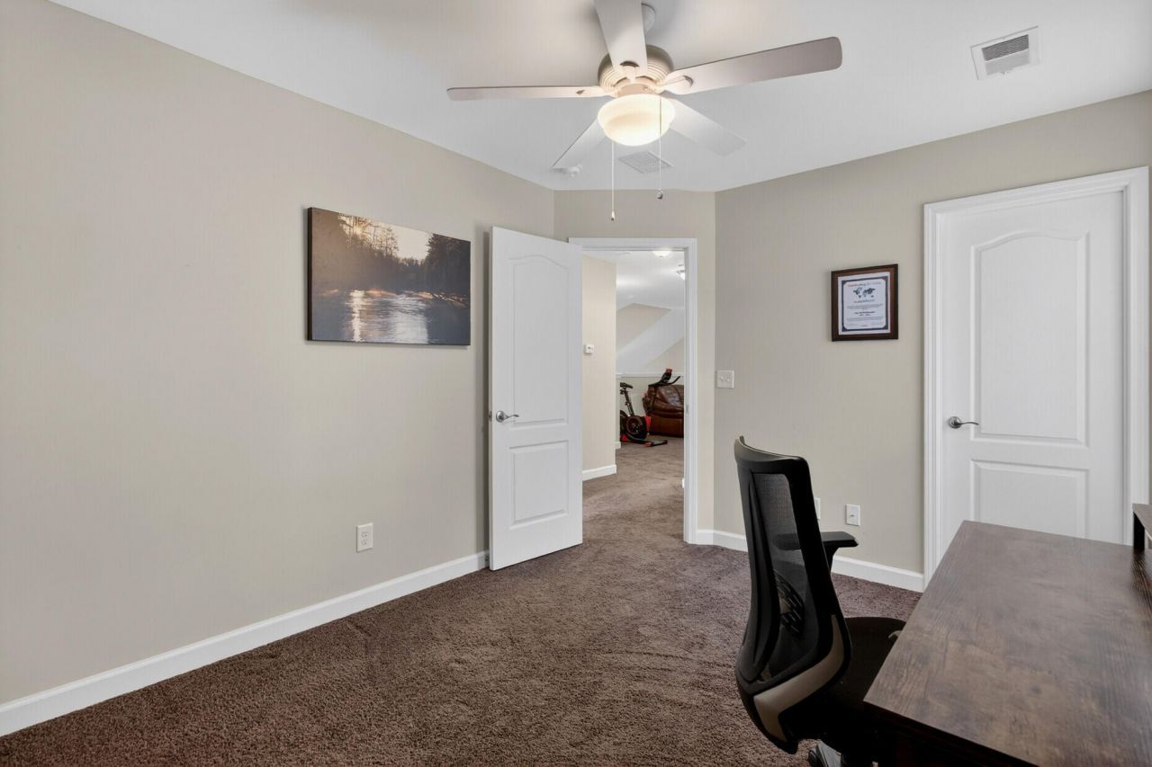 105 Perry Drive Photo 32