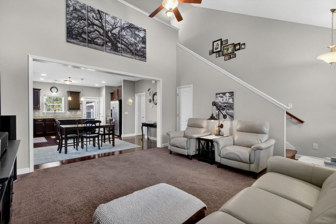 105 Perry Drive Photo 8