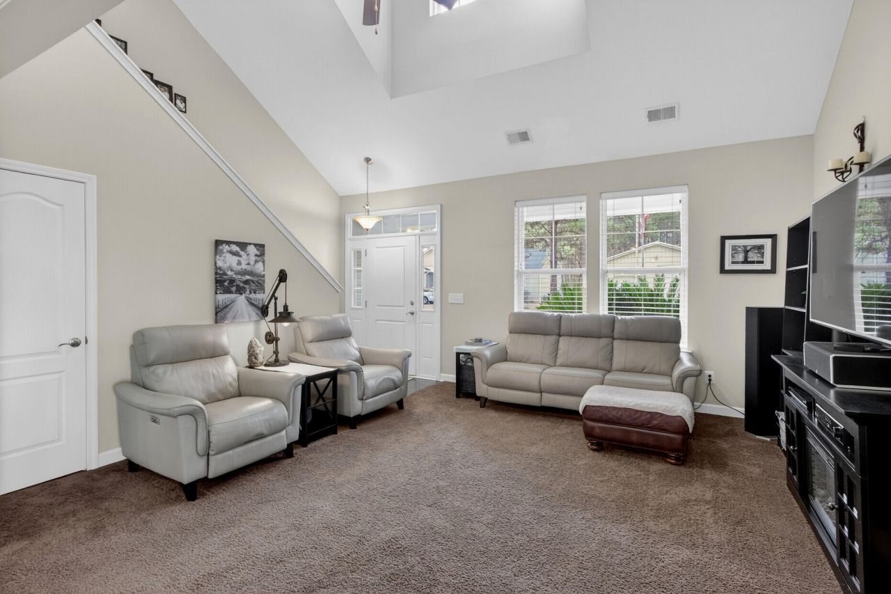 105 Perry Drive Photo 9