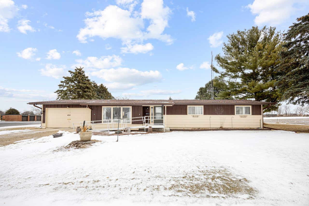 404 S Stott Street, Genoa, IL 60135 Main Photo