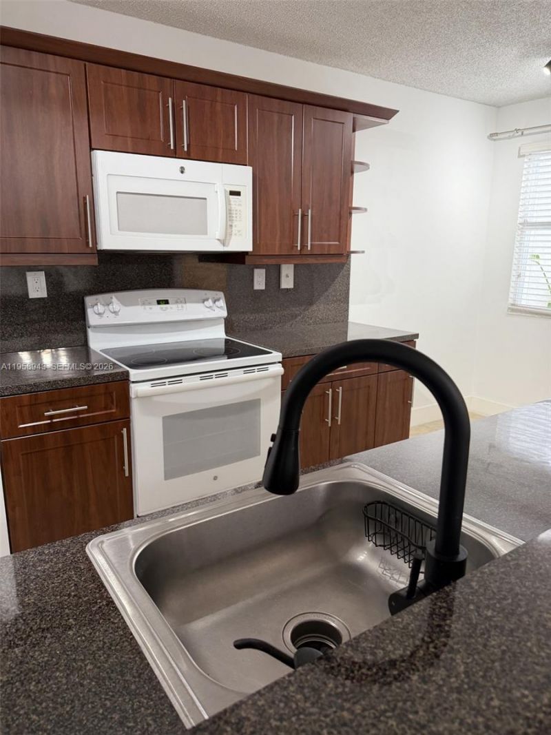 4881 NW 97th Pl , Unit 337, Doral, FL 33178 Photo