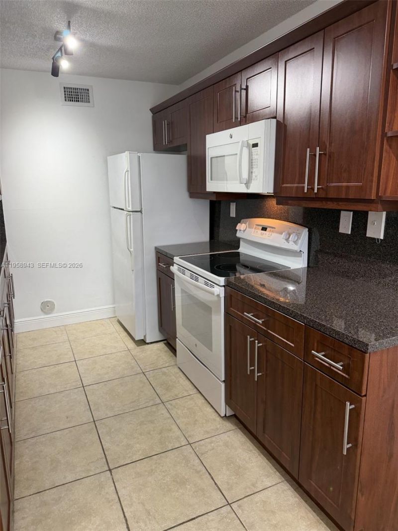 4881 NW 97th Pl , Unit 337, Doral, FL 33178 Photo