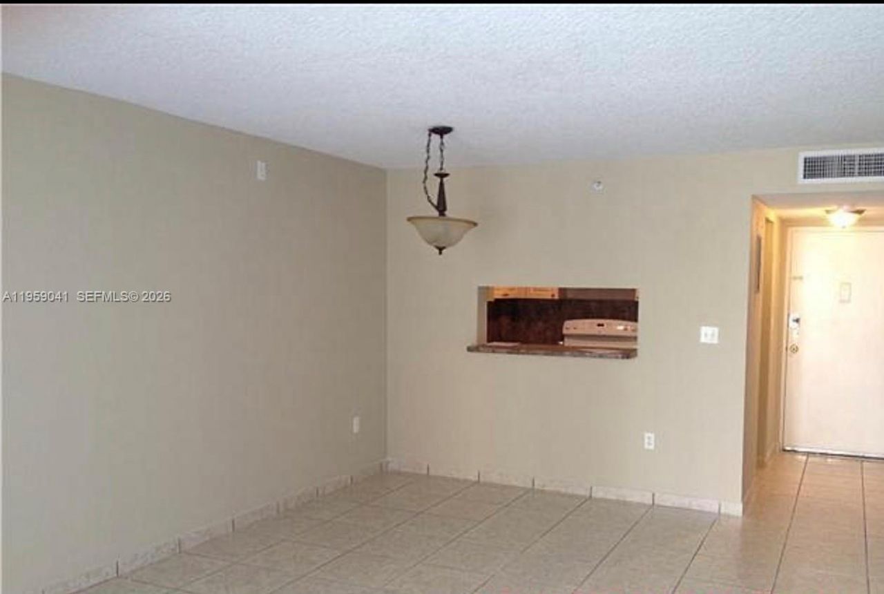 9688 Fontainebleau Blvd, Unit 102, Miami, FL 33172 Photo