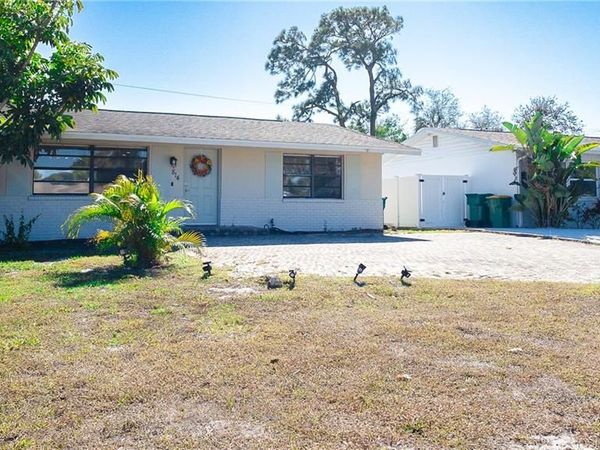 814 109th AVE N, NAPLES, FL 34108