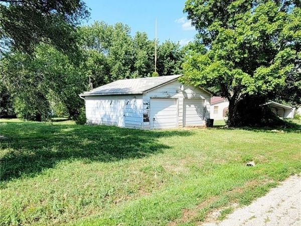 213 S Pine Street, Colony, KS 66015