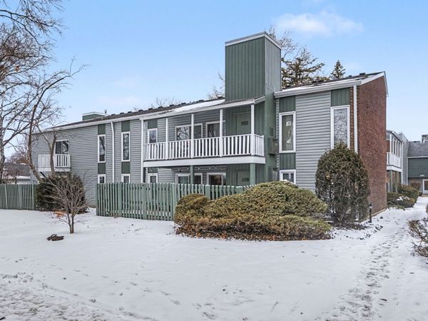 2099 Creekside Drive, Unit 1-4, Wheaton, IL 60189