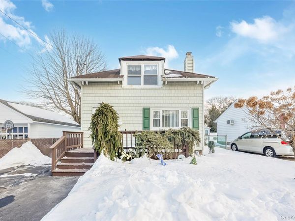 32 Sunset Avenue, Farmingdale, NY 11735